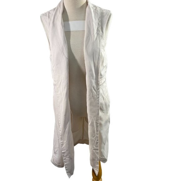 CUPCAKES & CASHMERE Penelope Belted Vest in Cream (S) - Picture 4 of 13